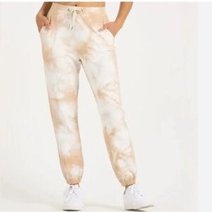 Vuori Tie-Dye Joggers in Cream and White